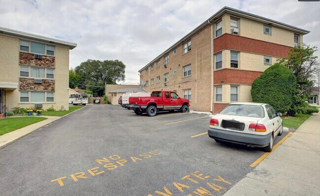 Foto del edificio - 6441 W Higgins Ave