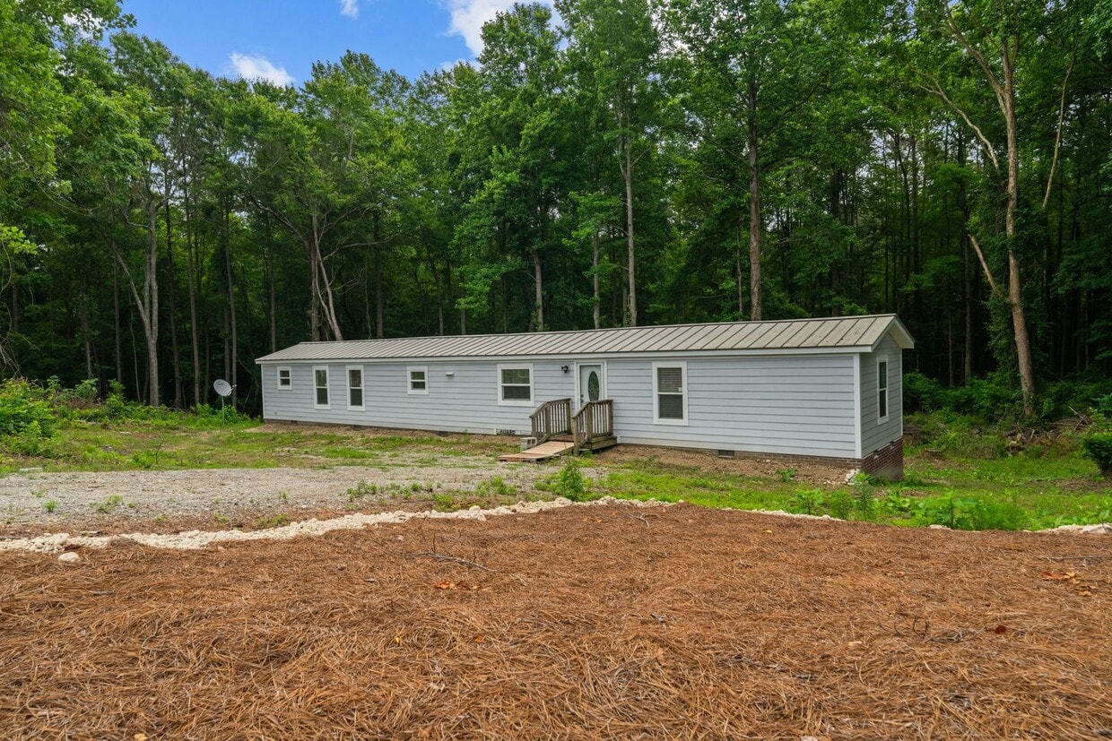 Primary Photo - Newly Renovated 3 Bed 2!