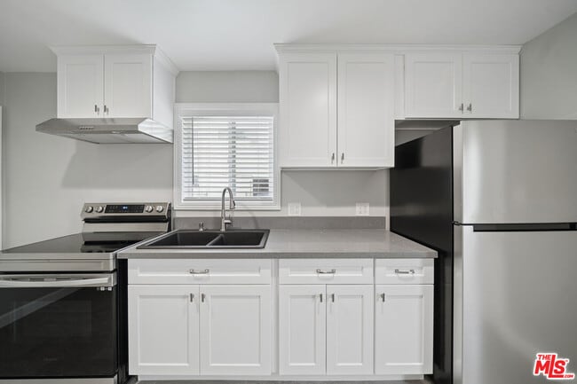 Foto del edificio - 1545 W 23rd St
