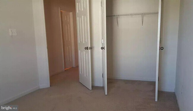 Building Photo - 622 Snowberry Way