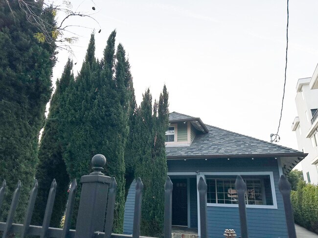 Building Photo - 3435 S Catalina St