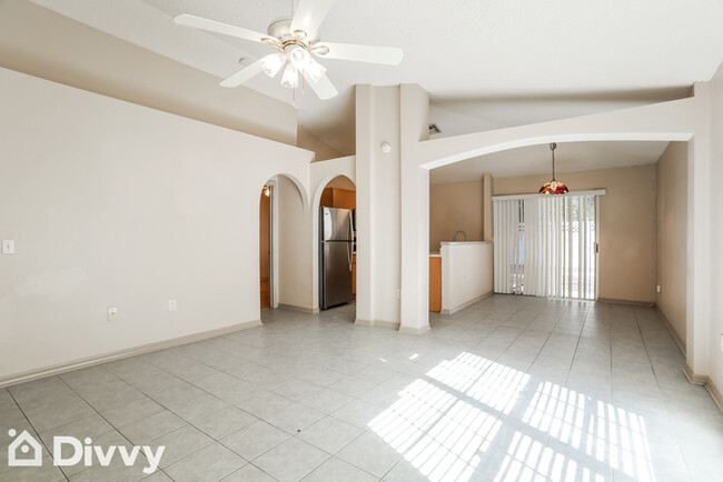 Foto del edificio - 5577 Oak Crossing Ct