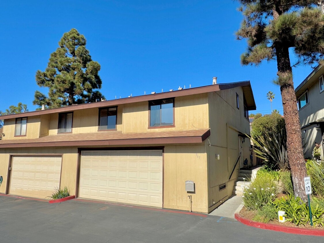 Primary Photo - Great 3B/2BA Townhome in Vista!