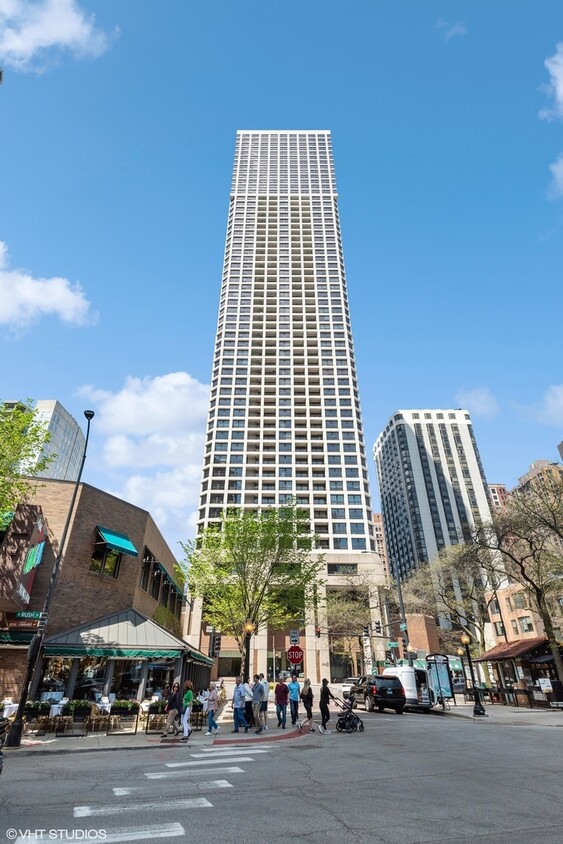 Foto principal - 1030 N State St