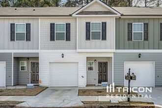 Building Photo - 4954 Lower Elm St
