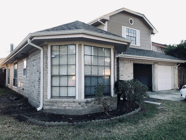 Photo - 16019 Vista Del Mar Dr House