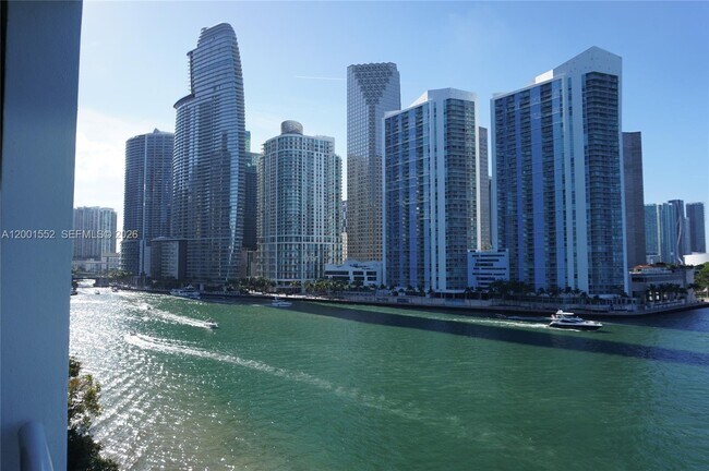 Foto del edificio - 848 Brickell Key Dr