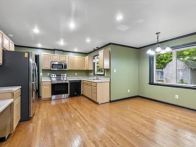 Building Photo - 1954 Celia Crescent