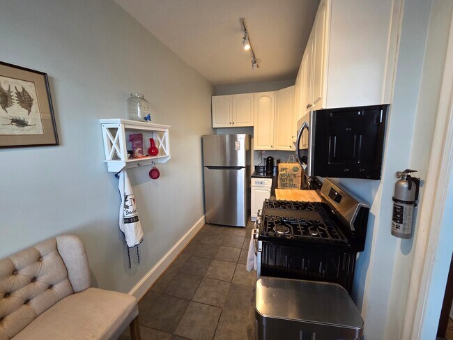 Foto del edificio - 3010 Wisconsin Ave NW