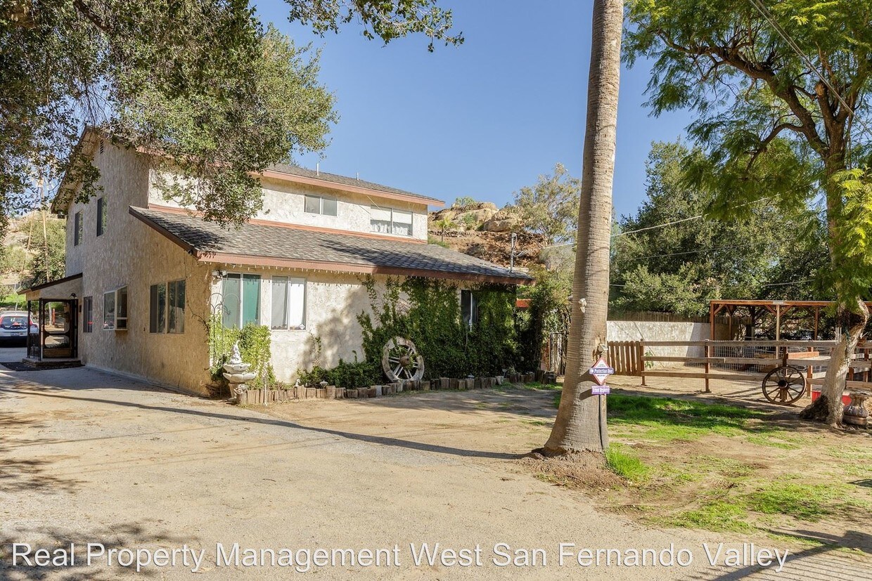 Primary Photo - 4 br, 2 bath House - 22245 Chatsworth St.