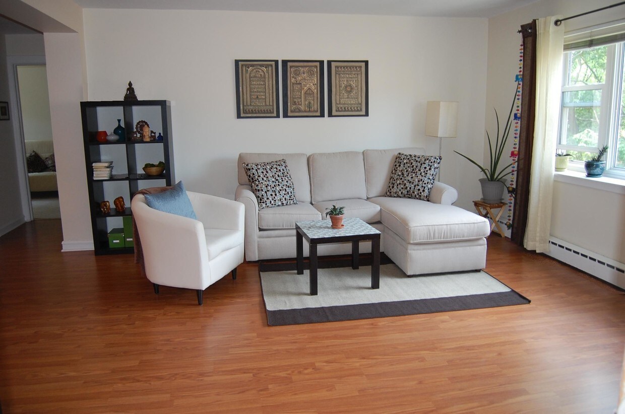 Living Room - 2313 Central St