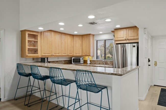 Building Photo - 40985 La Costa Cir W