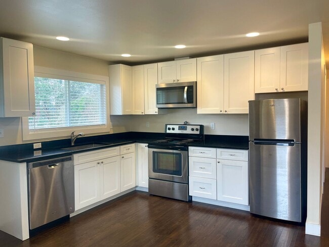 Building Photo - Juniper Street Duplex