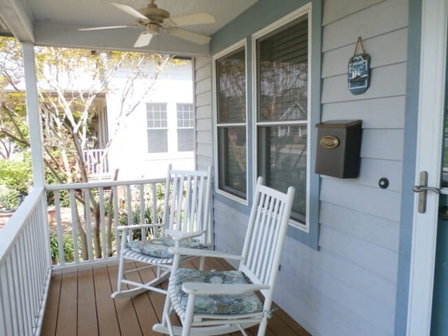 Building Photo - Charming 1 Bedroom Cottage