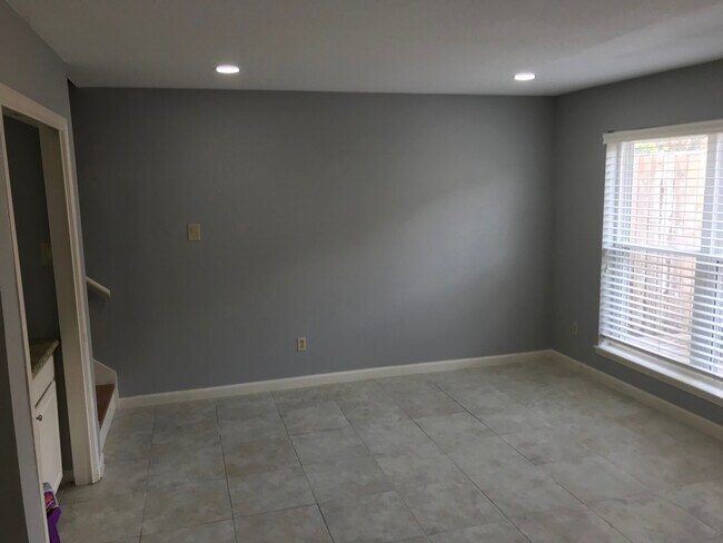 Foto del edificio - 10379 Briar Forest Dr