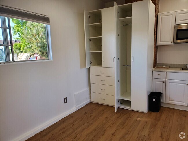 Building Photo - 12426 Verdi St
