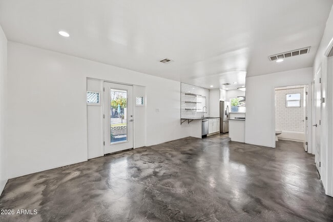 Building Photo - 3615 N 15th Ave