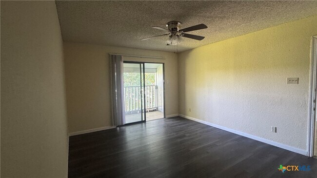 Foto del edificio - 2109 Hinkle Ave