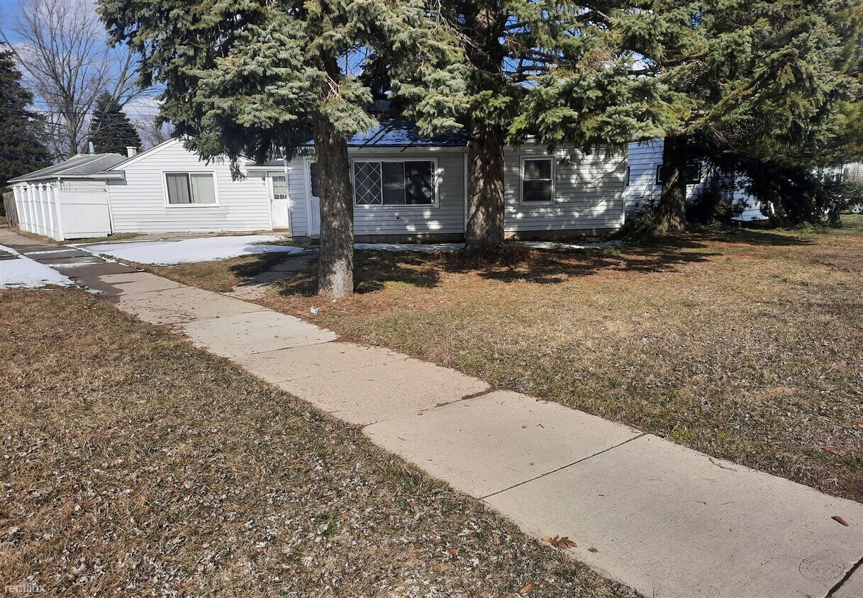 3 br, 1 bath House 14357 Hendricks Ave House Rental in Warren, MI