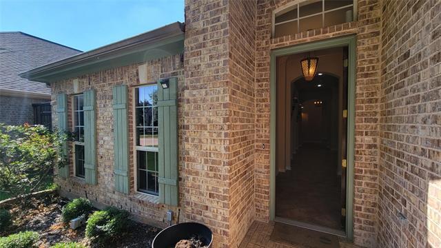 Building Photo - 3504 Lincoln Dr