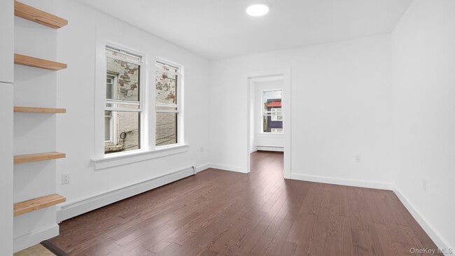 Foto del edificio - 57-22 63rd St