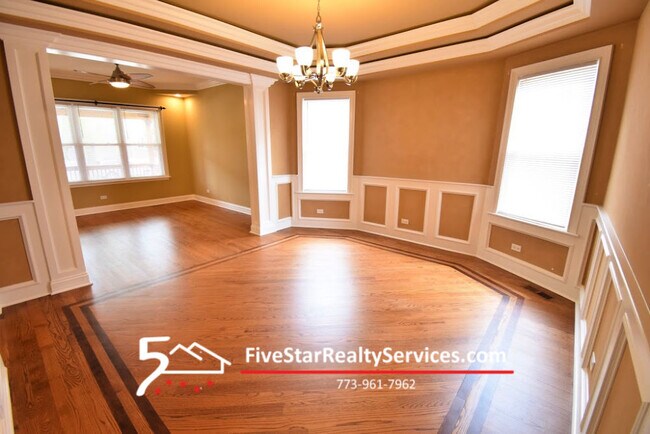 Building Photo - 3058 N Sayre Ave