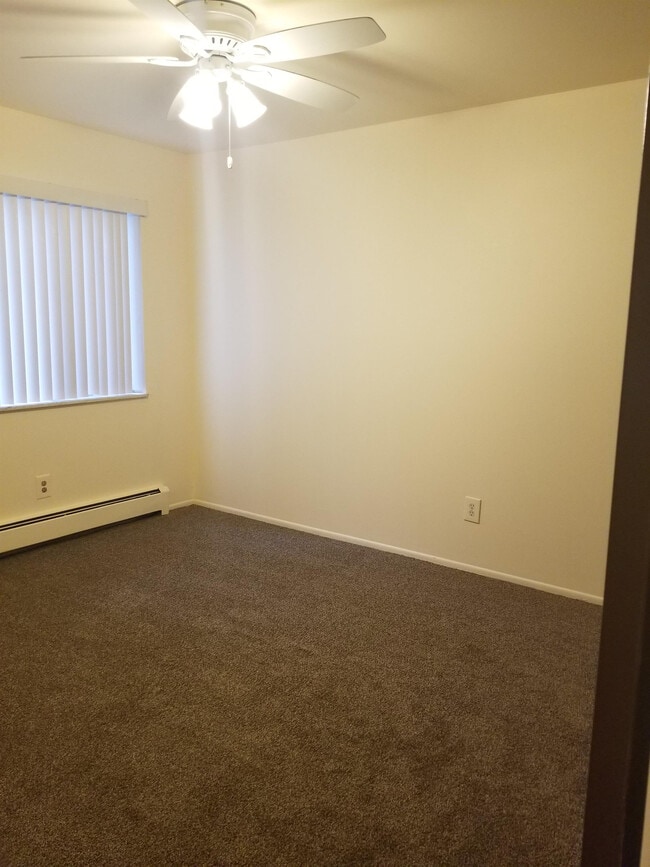 Building Photo - 1820 Axtell Dr