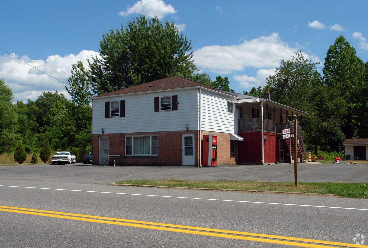 Foto principal - 16925 Virginia Ave
