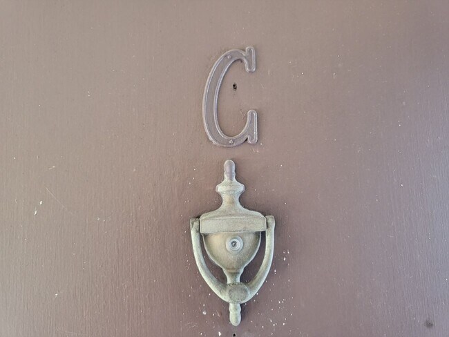 Foto del edificio - 2721 Hidden Lake Blvd