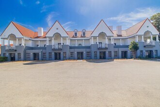 Building Photo - 6263 Westheimer Rd