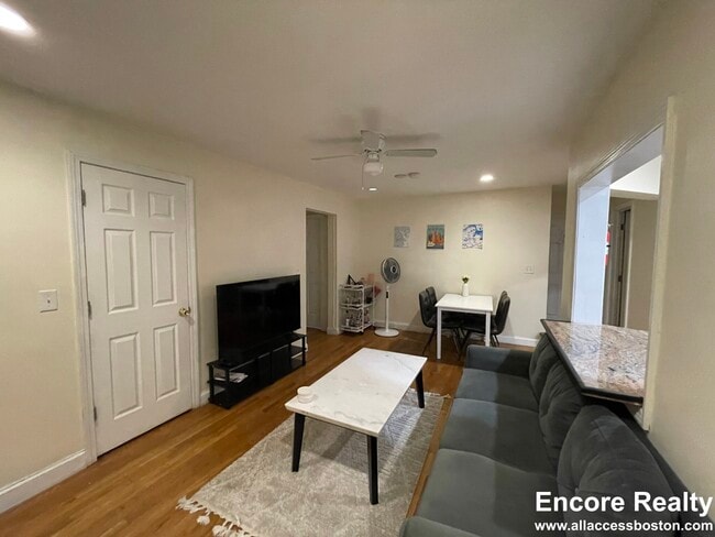 Building Photo - 62 Egmont St