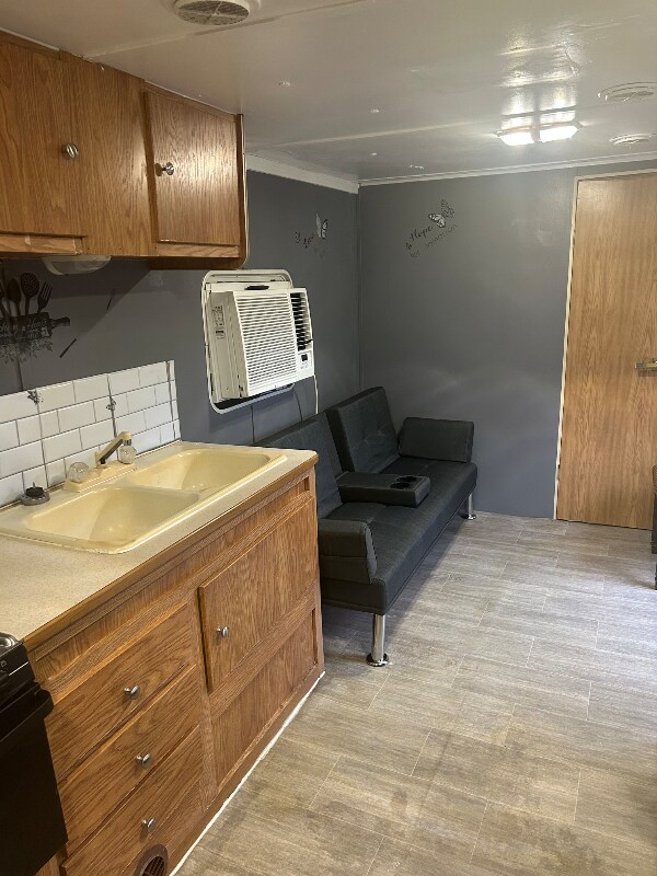 Foto del edificio - 330 Cora Rd