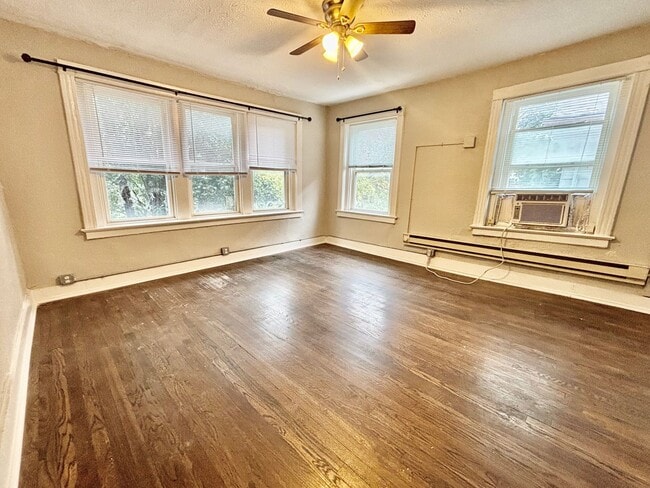 Building Photo - Studio W