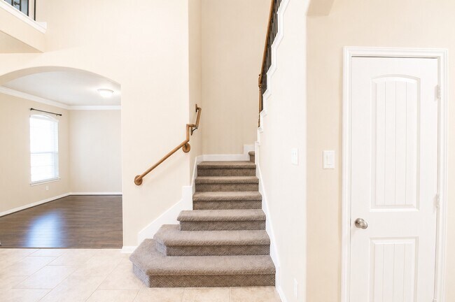 Building Photo - 3801 Happy Hollow Ln