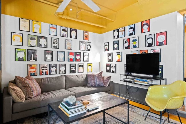 Foto del edificio - 3536 N Racine Ave