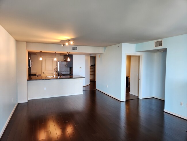 Interior - 819 Virginia St