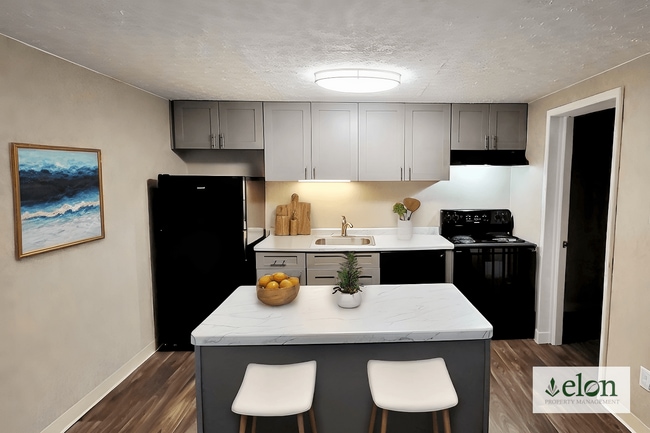 Building Photo - Willow Run