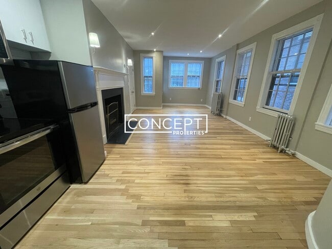 Foto del edificio - 82 Phillps St. Unit 2TS