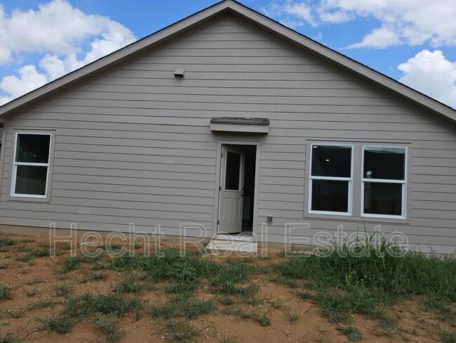 Foto del edificio - 1658 Lilyturf Rd