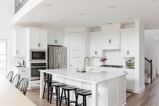 Building Photo - 1113 Cathedral Oaks Dr