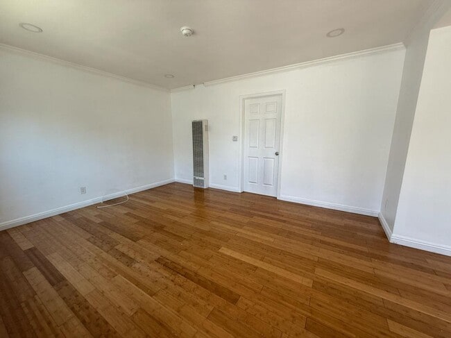 Foto del edificio - 1302 W 109th St