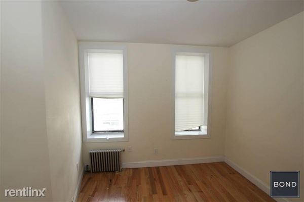 Building Photo - 14 E 105th St