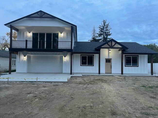 Building Photo - 114 W Graves Rd