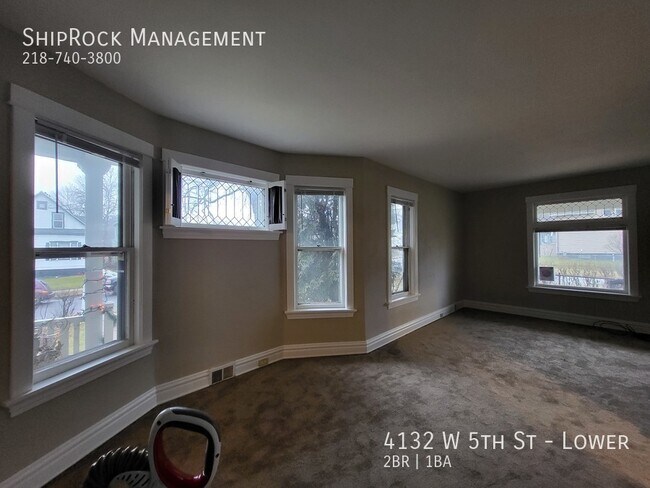 Foto del edificio - 4132 W 5th St