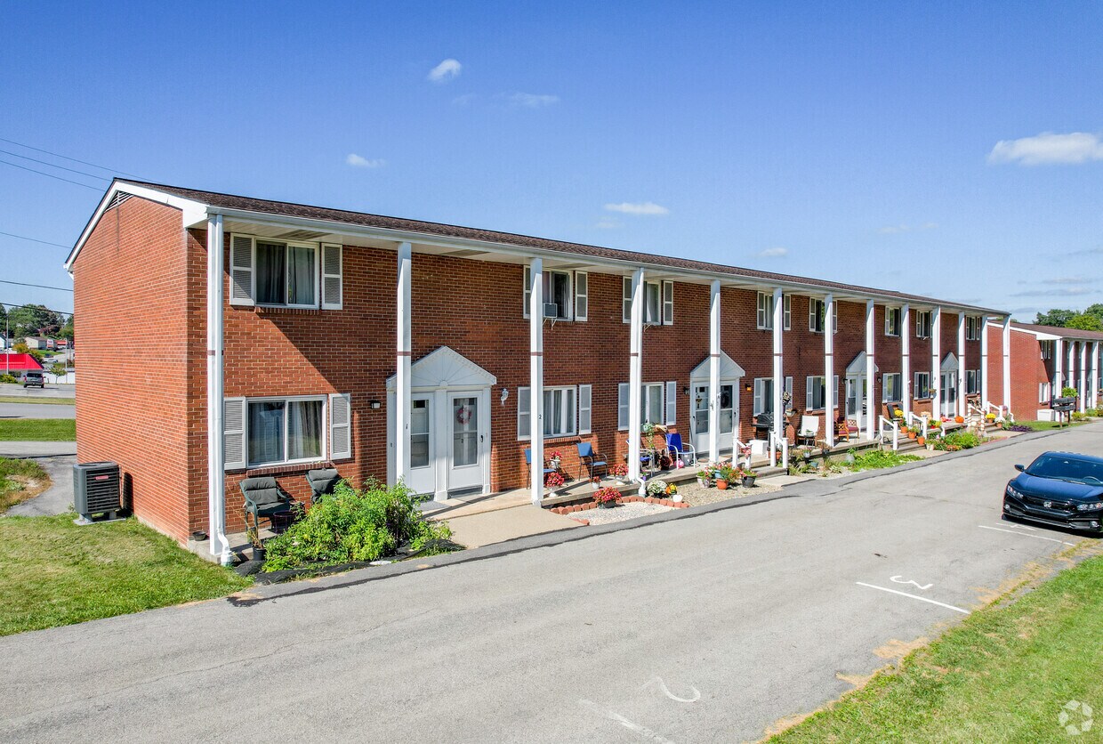 Primary Photo - 180 Fincher Ln