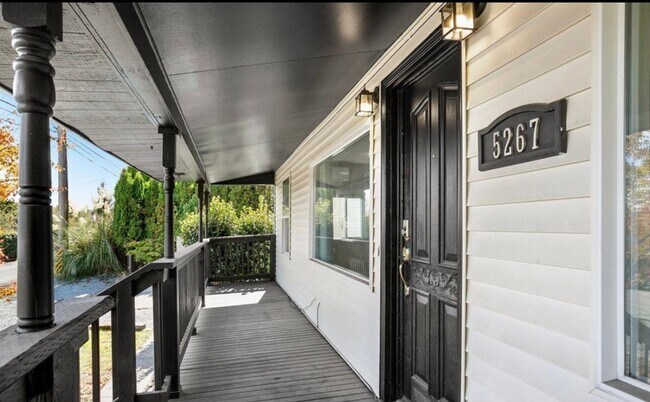 Building Photo - Welcome Home 3 bd 2 ba Home with Huge Yard...