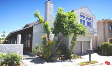 Building Photo - 2724 Angelo Dr