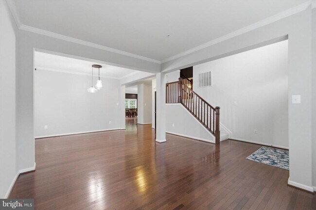 Foto del edificio - 7585 Holly Ridge Dr