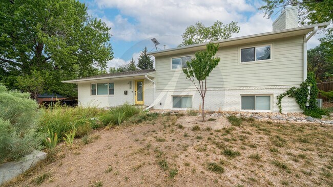 Building Photo - 2518 Fairview Cir