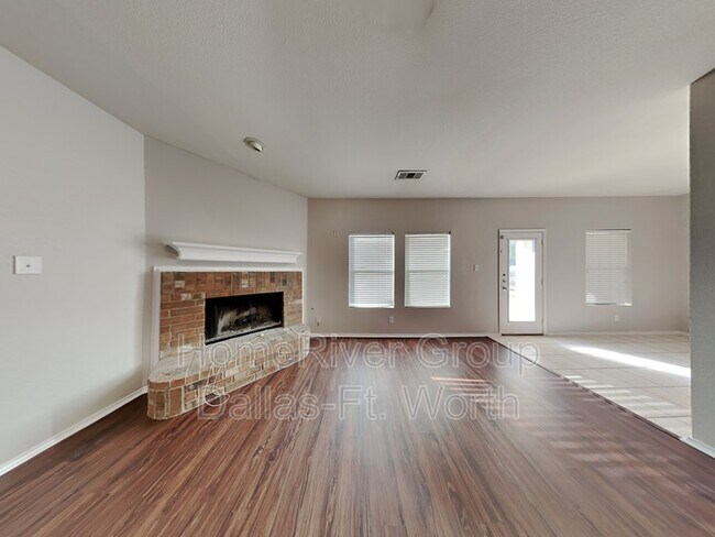 Foto del edificio - 5841 Show Master Ln